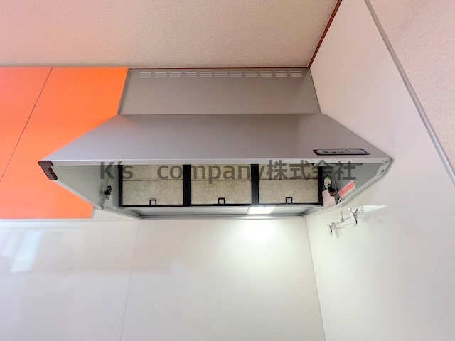 ■茅ヶ崎市今宿　中古戸建のキッチン|お手入れのしやすいレンジフード◇