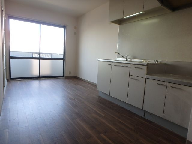 ドミール小阪の居間・リビング