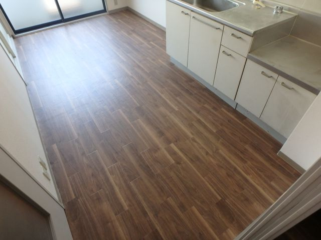 ドミール小阪の居間・リビング