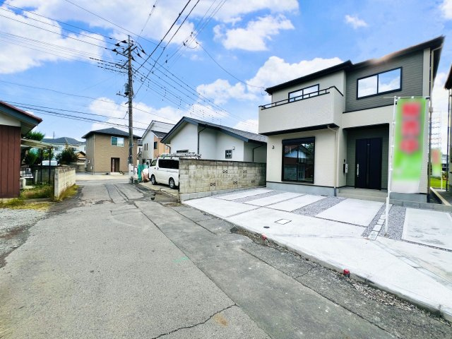 高崎市芝塚町の前面道路含む現地写真|閑静な住宅街で駐車も楽々♪