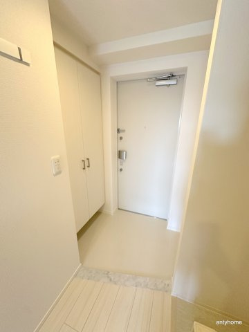 TLRレジデンス本町WEST　仲介手数料無料の玄関