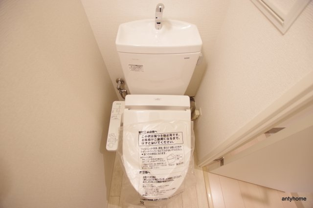 セレニテ本町ルフレ　仲介手数料無料のトイレ