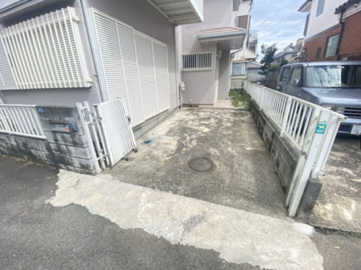 祝：成約済み　八王子市　散田町　中古戸建の駐車場|～仲介手数料無料☆八王子ひなた不動産～八王子市散田町　中古戸建