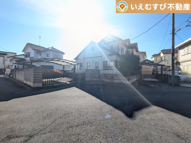 深谷市東方　中古戸建の前面道路含む現地写真