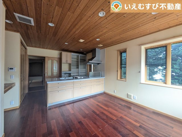 深谷市東方　中古戸建の居間・リビング