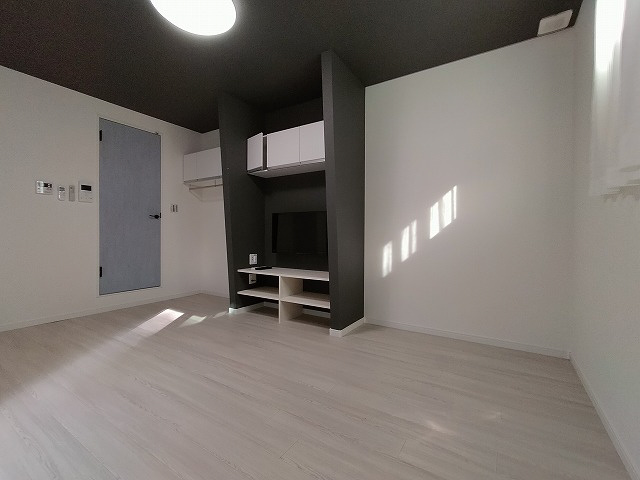 神戸市須磨区妙法寺字道正川のアパートの居間・リビング|室内