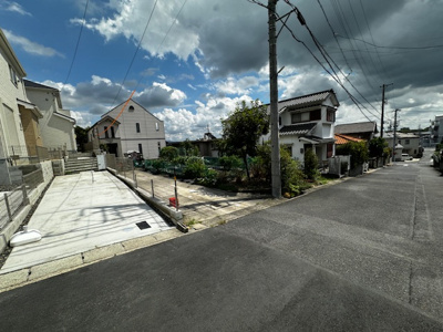 【前面道路含む現地写真】 | LIGNAGE尾張旭市新居町寺田２３－１期　全２棟【仲介手数料無料　城山小学校　旭中学校】 | 〈内覧予約キャンペーン実施中！〉マックスバリュde住まい相談までご連絡下さい。