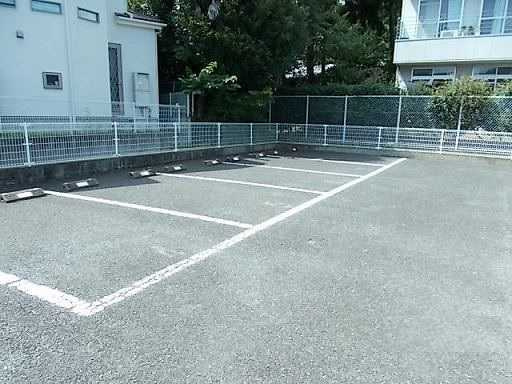 泉Ⅱの駐車場