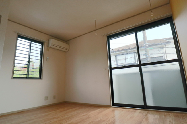 【居間・リビング】 | プレミール | 洋室（逆側から）