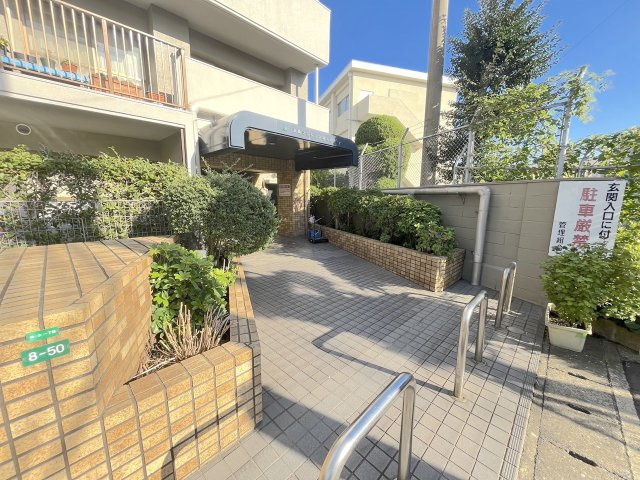 東峰マンション清水IIのエントランス