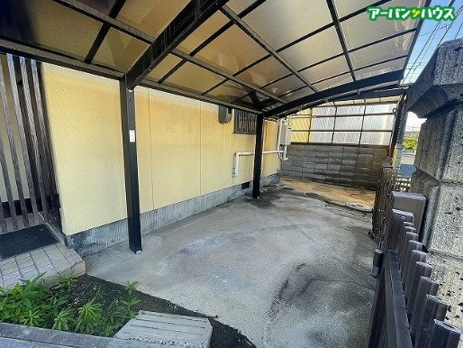 下中野戸建の駐車場