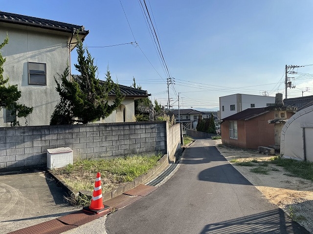 前田東町 土地の前面道路含む現地写真