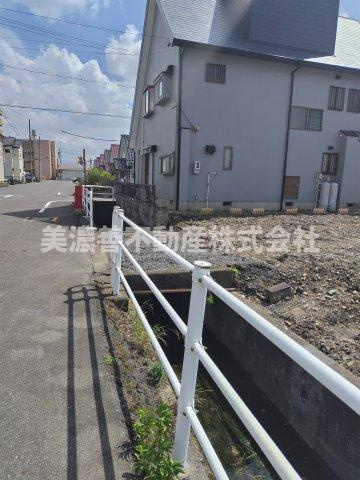 ６４０３５　本巣郡北方町高屋伊勢田1丁目土地の前面道路含む現地写真