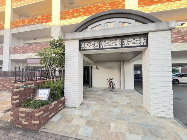 イクシオン折立アクロスガーデンのエントランス