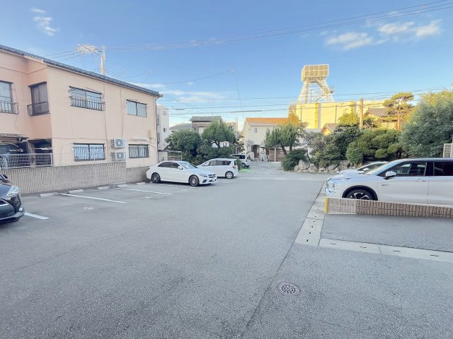 イクシオン折立アクロスガーデンの駐車場