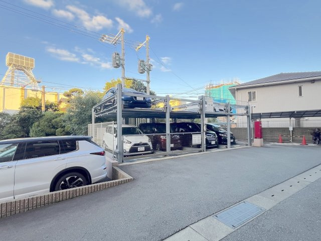 イクシオン折立アクロスガーデンの駐車場