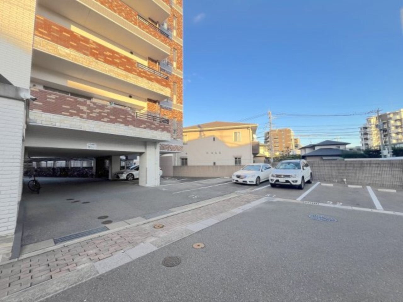 イクシオン折立アクロスガーデンの駐車場