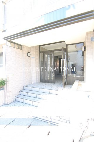 ローズガーデン5番館のエントランス