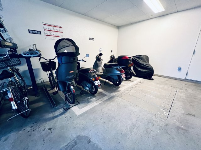 コスモプレイス東陽町のその他共用部分|バイク置き場