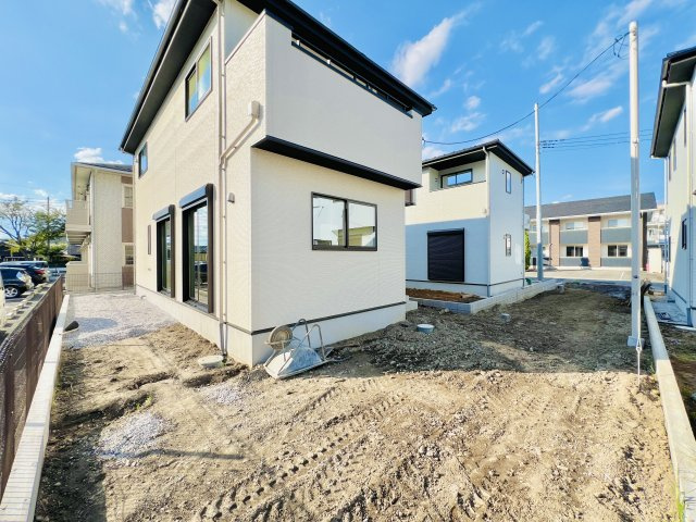 高崎市筑縄町の外観|駐車スペースを確保しながらお庭のスペースも◎