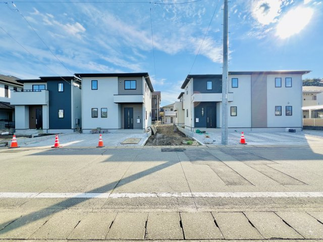 高崎市筑縄町の前面道路含む現地写真|全４棟☆暮らしやすい住環境♪