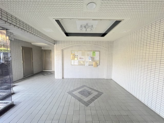 井尻パーク・ホームズのエントランス