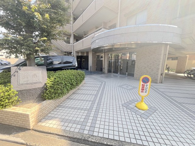 井尻パーク・ホームズのエントランス