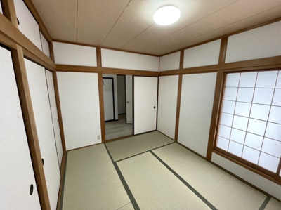 【和室】 | 今熊３丁目　中古一戸建 | 約6帖の和室です。畳のお部屋は落ち着きますね♪