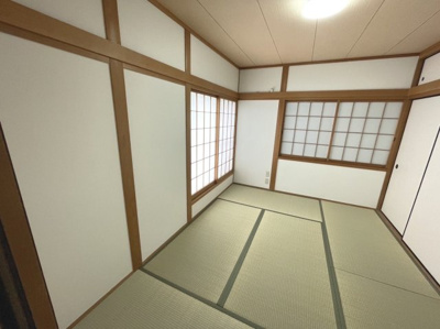 【和室】 | 今熊３丁目　中古一戸建 | 押入れが2ヶ所あり、季節物や寝具もスッキリ片付きます♪