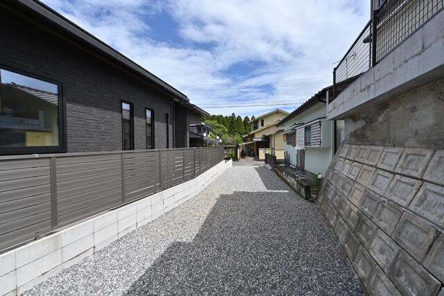 【前面道路含む現地写真】