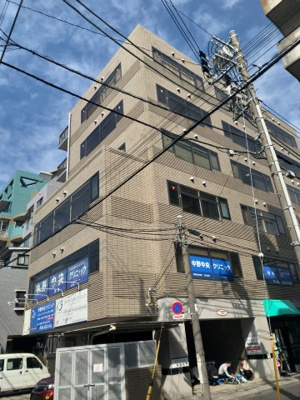 【外観】 | ジャロックビル | 中野駅徒歩15分・東中野駅徒歩10分（2025年2月28日撮影）。