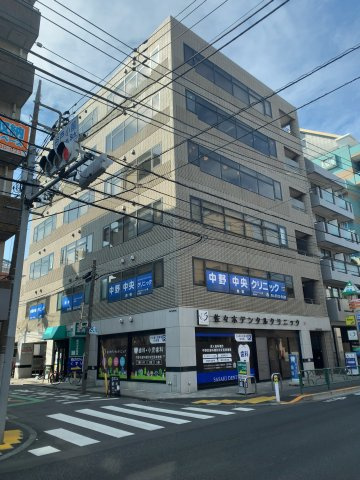 【外観】 | ジャロックビル | 視認性の良い大久保通り沿いに立地（2025年2月28日）。