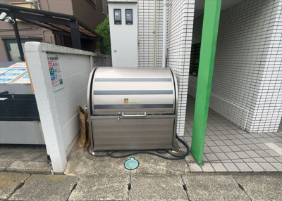 【設備】 | パレ・ドール淵野辺 | 共有部分は、住民なら誰もが使える設備のこと。例えば駐車場やエレベーター、インターネット設備、セキュリティ設備などがあります。他にも、マンションの廊下・外部階段やエントランス・ゴミ置き場などがあります。