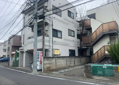 【外観】 | パレ・ドール淵野辺 | 隣家の土地はどうなっているのか、生活利便施設が近くにあるのか、学校まで近いかなど、お客様のライフスタイルにあわせたイメージが重要です。また、近くにあると困る施設が近くにないかも確認するといいでしょう。