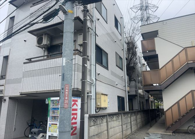 【構造・工法・仕様】 | パレ・ドール淵野辺 | ＲＣ造、Reinforced Concreteは直訳すると補強されたコンクリートです。主に柱や梁・床・壁が鉄筋とコンクリートで構成おり、鉄筋を組んだ型枠にコンクリートを流し込んで固めたものを指します。