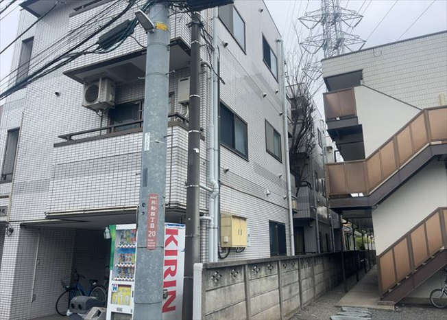 【構造・工法・仕様】 | パレ・ドール淵野辺 | ＲＣ造、Reinforced Concreteは直訳すると補強されたコンクリートです。主に柱や梁・床・壁が鉄筋とコンクリートで構成おり、鉄筋を組んだ型枠にコンクリートを流し込んで固めたものを指します。