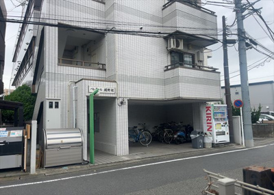 【外観】 | パレ・ドール淵野辺 | 外観はマンション管理がされているかの目安になります。築年数が古いと、壁面は劣化してひび割れが生じることも！建物が古びていても細かいところが修繕されていると、きちんと管理されているなぁと感じるでしょう。