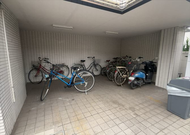 【駐輪場】 | パレ・ドール淵野辺 | マンションの駐輪場は、事前に空きがあるか確認を取ると安心です。せっかく入居したのに駐輪スペースがない！なんてことになったら大変ですよね。そこで、内見時や購入前にはまず事前に確認しておくと良いでしょう。