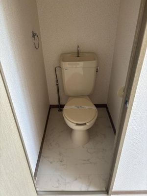 【トイレ】 | リバーシティ春日 | 別号室の写真になります。現況優先。