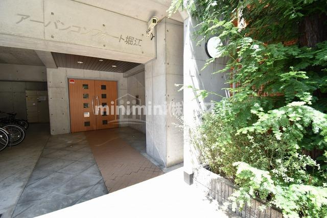 大阪市西区北堀江２丁目の賃貸マンションのエントランス