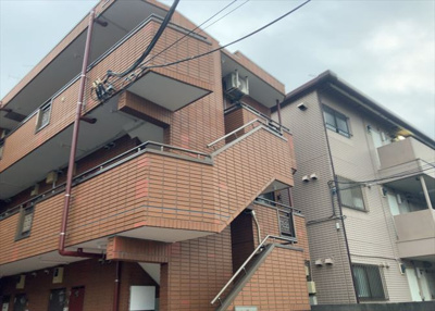 【バルコニー】 | パレ・ドール町田上鶴間 | 一般的なバルコニーは、奥行1.5ｍ程ですが、ワイルドバルコニーは2ｍまで広がっています。そのため洗濯物の間隔をあけ干すことができ、乾きやすいというメリットや、ガーデニングが楽しめる等の特徴があります。