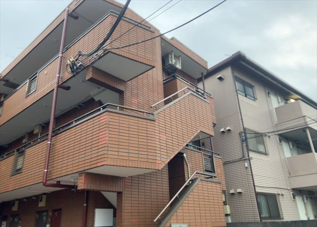 【バルコニー】 | パレ・ドール町田上鶴間 | 一般的なバルコニーは、奥行1.5ｍ程ですが、ワイルドバルコニーは2ｍまで広がっています。そのため洗濯物の間隔をあけ干すことができ、乾きやすいというメリットや、ガーデニングが楽しめる等の特徴があります。
