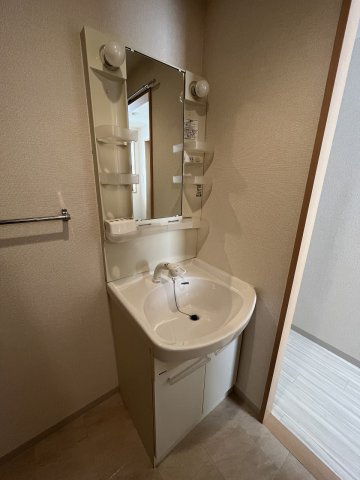 大阪市西区本田１丁目の賃貸マンションの洗面所|別部屋参考写真
