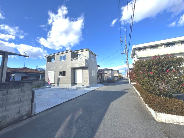 新築　佐波郡玉村町下新田3期　Heartful　Town　1号棟の前面道路含む現地写真|現地写真　北側接道幅員約4ｍ　東側接道幅員約4.7ｍ	