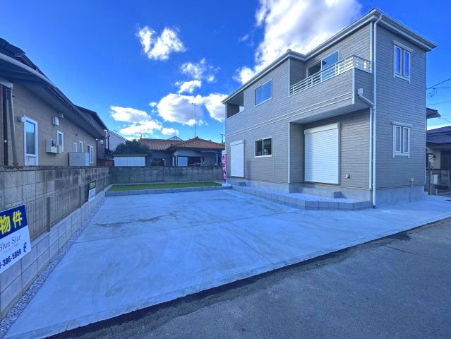 新築　佐波郡玉村町下新田3期　Heartful　Town　1号棟の駐車場|現地写真　駐車スペースは並列2台分可能です！					
