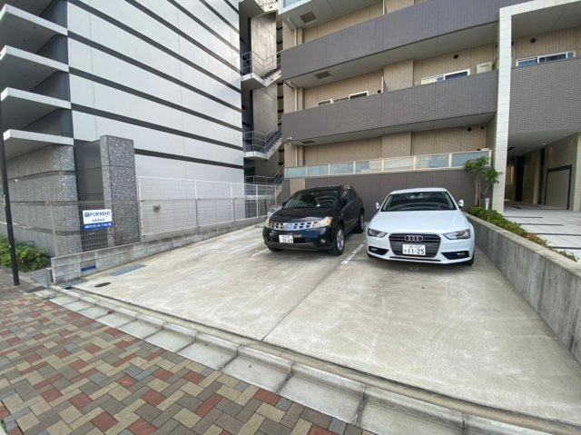 シュトルツ栄　名古屋市賃貸　仲介手数料無料の駐車場