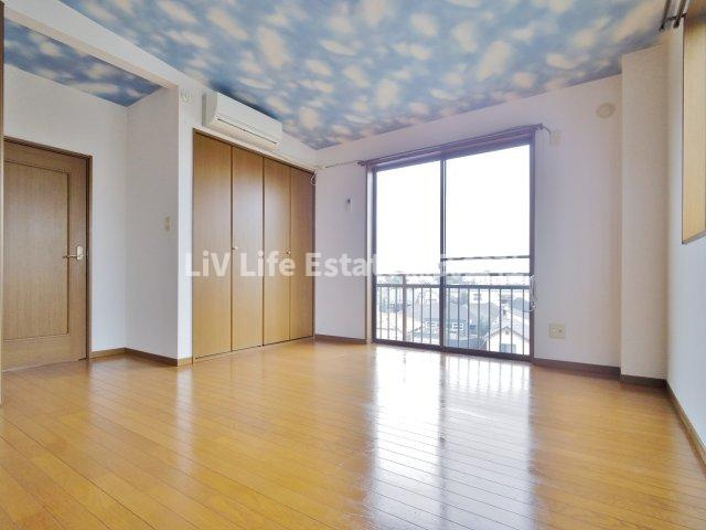 滝山房美ビルの洋室