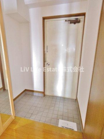 滝山房美ビルの玄関