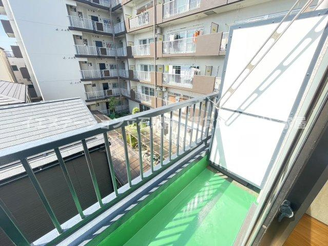 プラトウハウスのバルコニー