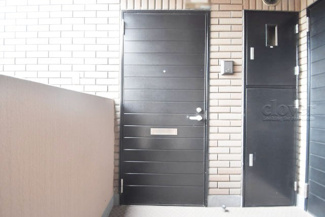 【その他共用部分】 | 皆様をお迎えする、お部屋の玄関ドア。開けやすさや開放角度、ドアノブの操作しやすさや鍵の形状などを、現地で一度ご確認ください。～即日のご見学可能～　お問合せはお気軽にどうぞ。